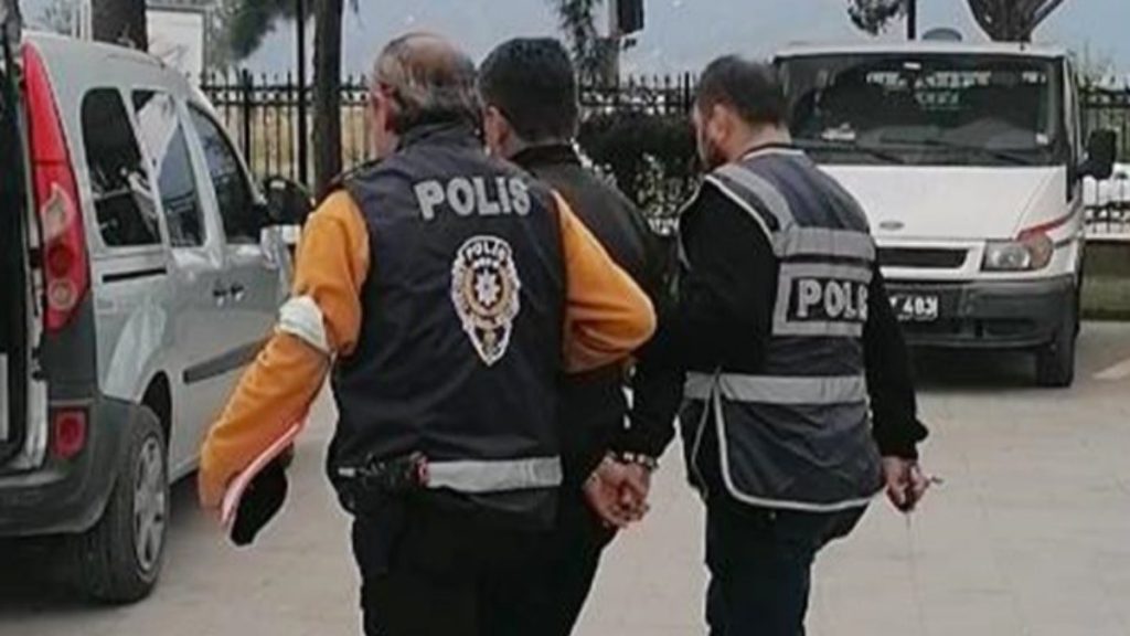 Muğla’da kesinleşmiş cezası bulunan firari sahte kimlikle yakalandı