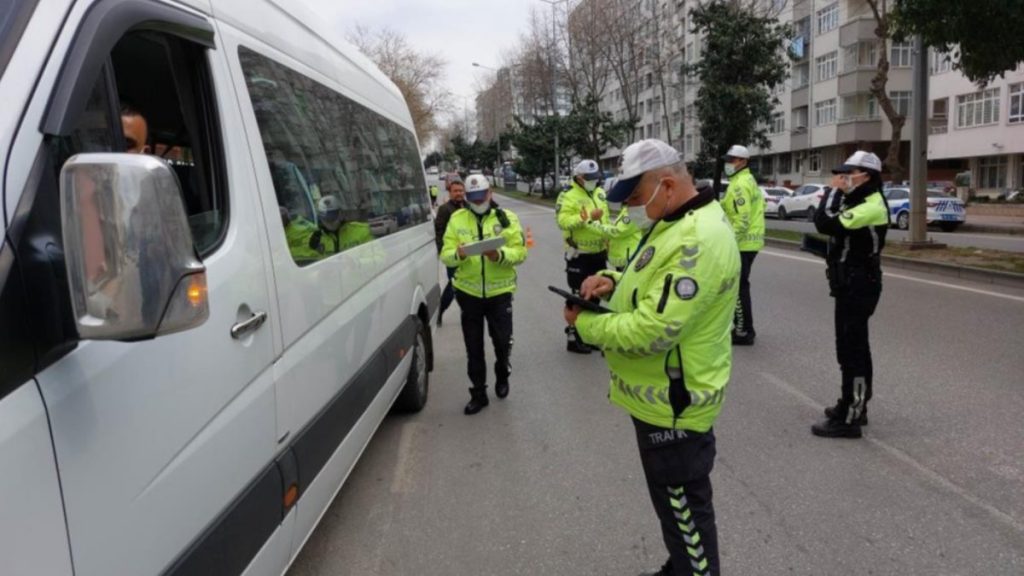 Samsun’da 25 okul servis aracı trafikten men edildi
