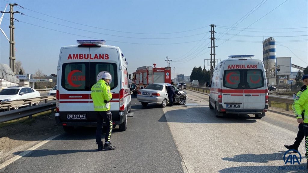 Tekirdağ’da hatalı dönüş yapan araç minibüsle çarpıştı: baba yaralandı oğlu öldü