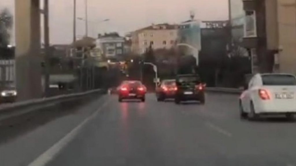 Ümraniye’deki düğün konvoyunda makas attılar