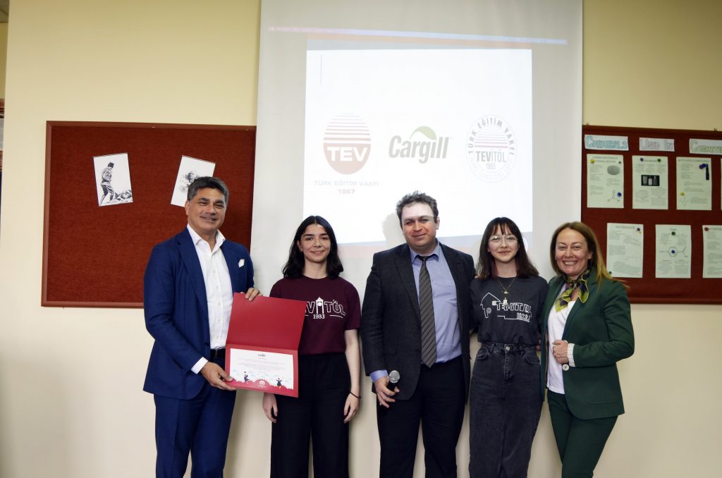 Toplumsal ihtiyaçlara cevap verecek sosyal sorumluluk programları geliştiriyoruz