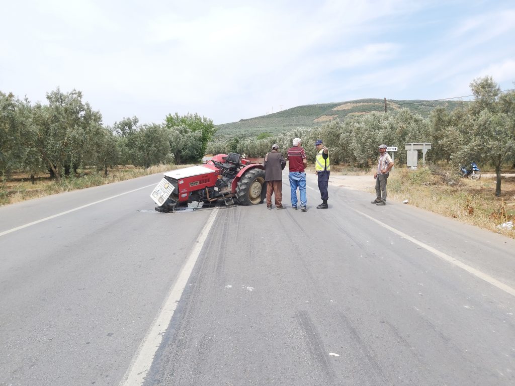 Bursa’da hafriyat kamyonu ile traktör çarpıştı