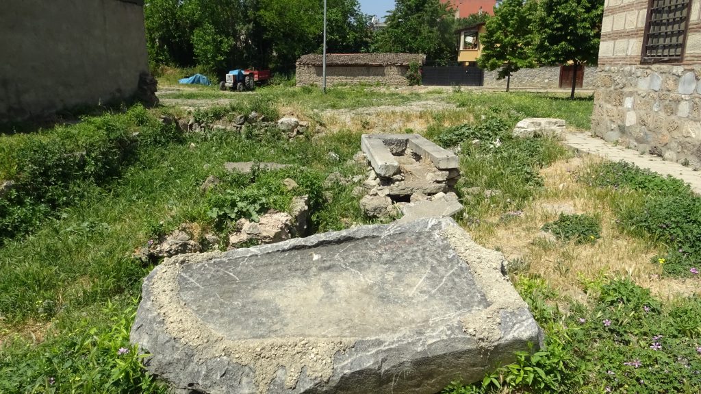 İznik’te Osmanlı’ya ait mezar kalıntıları gizemini koruyor