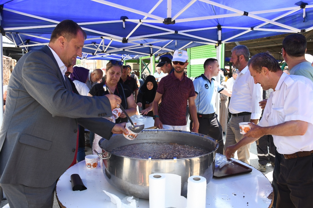 BAŞKAN USTA’DAN 5 BİN KİŞİLİK AŞURE İKRAMI