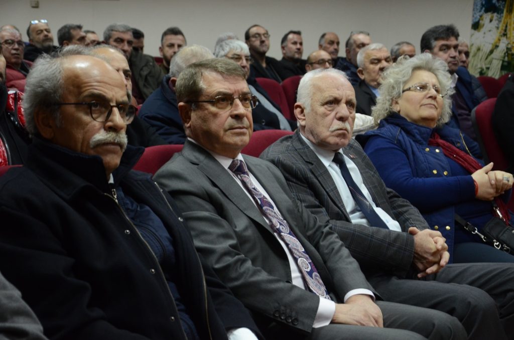 ESNAFLARDAN DEPREM BÖLGESİNE 104 KONTEYNIR BAĞIŞI