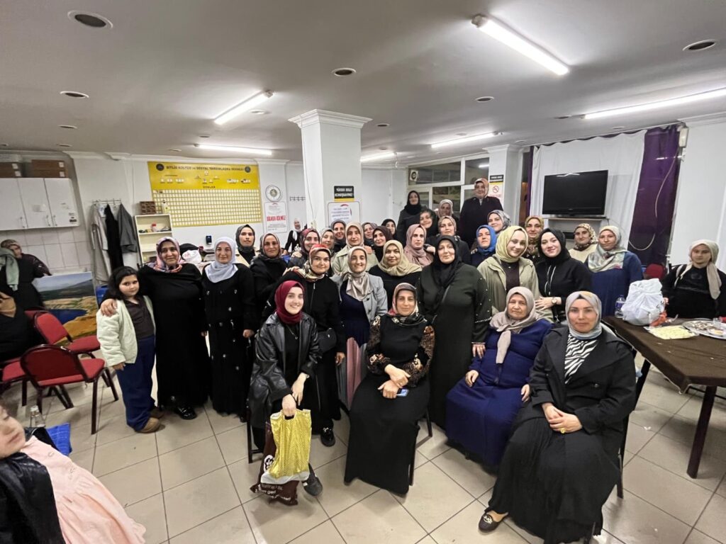 ERKEKLER EVE, KADINLAR KAHVEYE